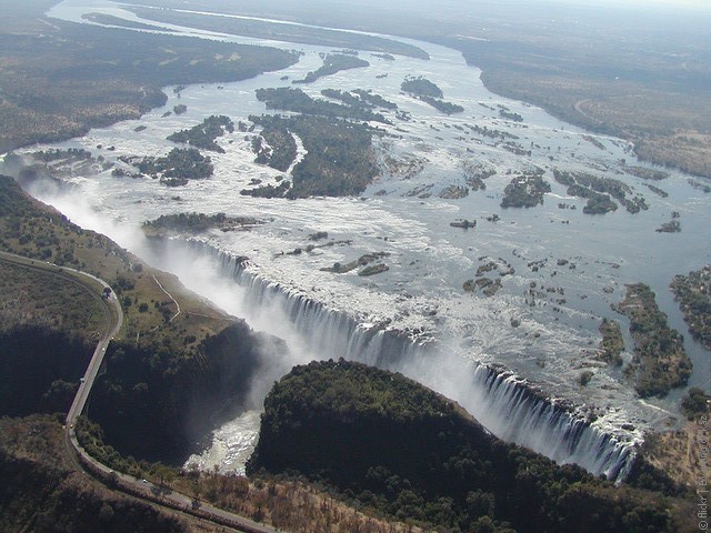 Victoria-Falls-01