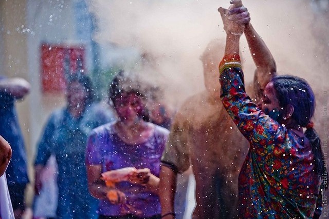 festival-krasok-holi-11