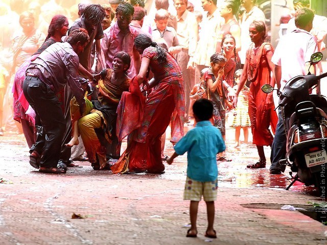 festival-krasok-holi-16