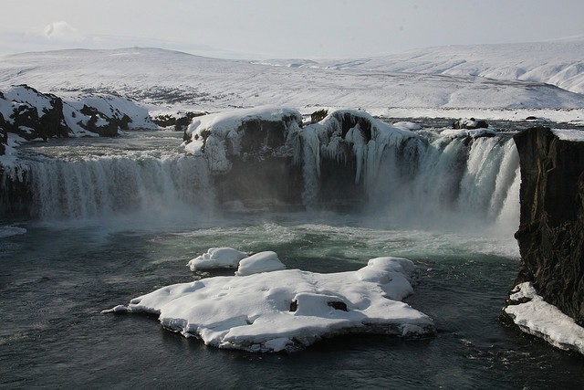 vodopad-godafoss-09