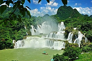 Водопад Детиан (Detian Falls)