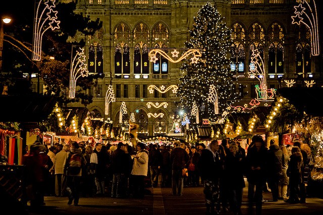 vienna-rathausplatz