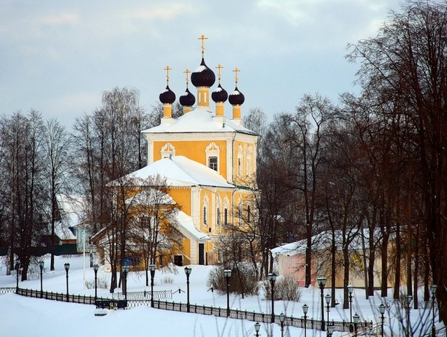 cerkov-flora-i-lavra