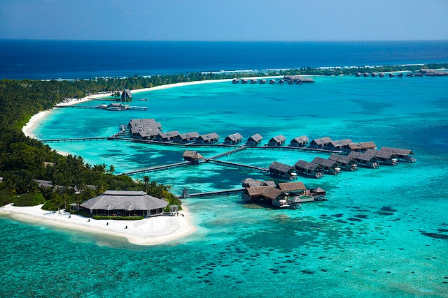 shangri-la-s-villingili-01