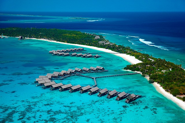 shangri-la-s-villingili-02