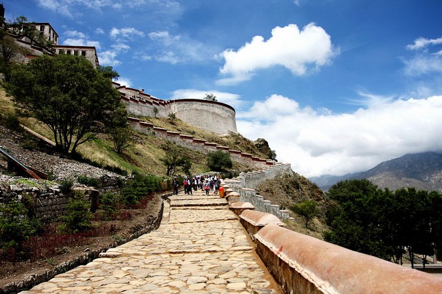 dvorec-potala-08