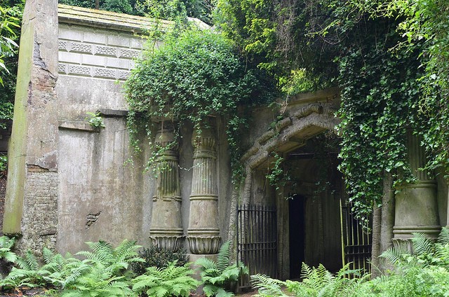 highgate-cemetery-01