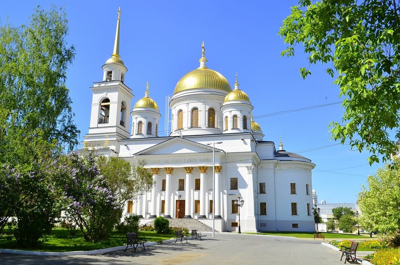 Центральный храм монастыря.