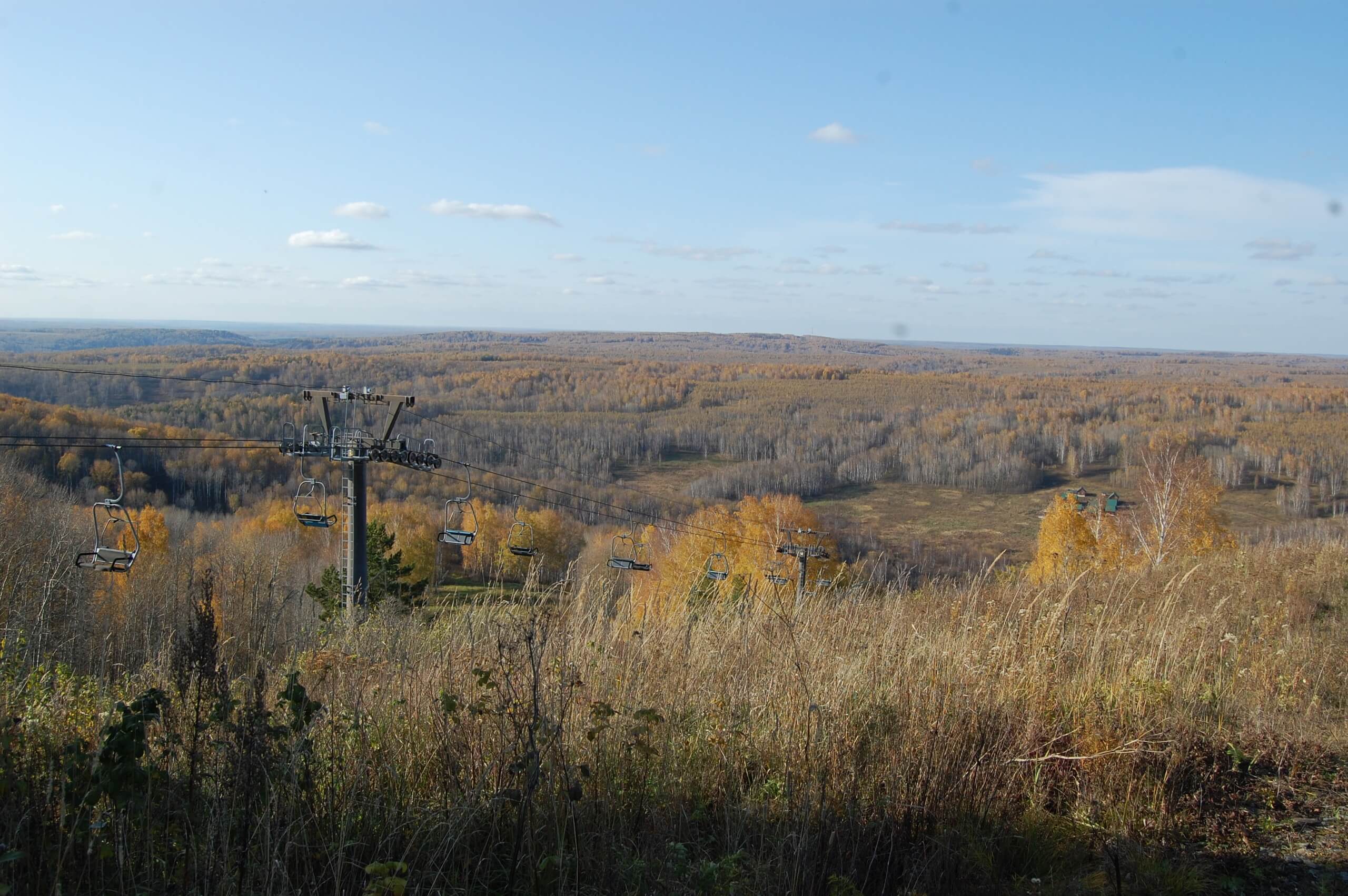 Подъемник без лыжников. Осень.