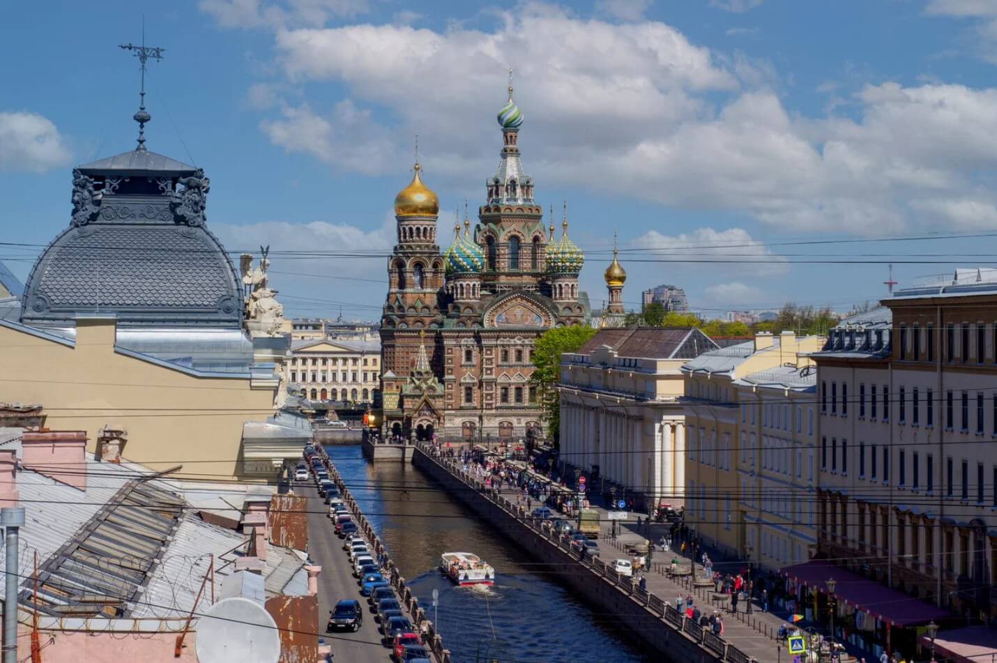 Центр "исторического центра", лучший вид на Храм Спаса на Крови.