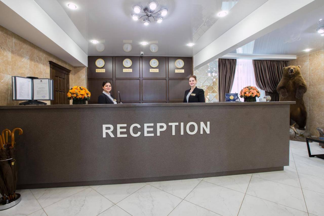 Девушки на RECEPTION.