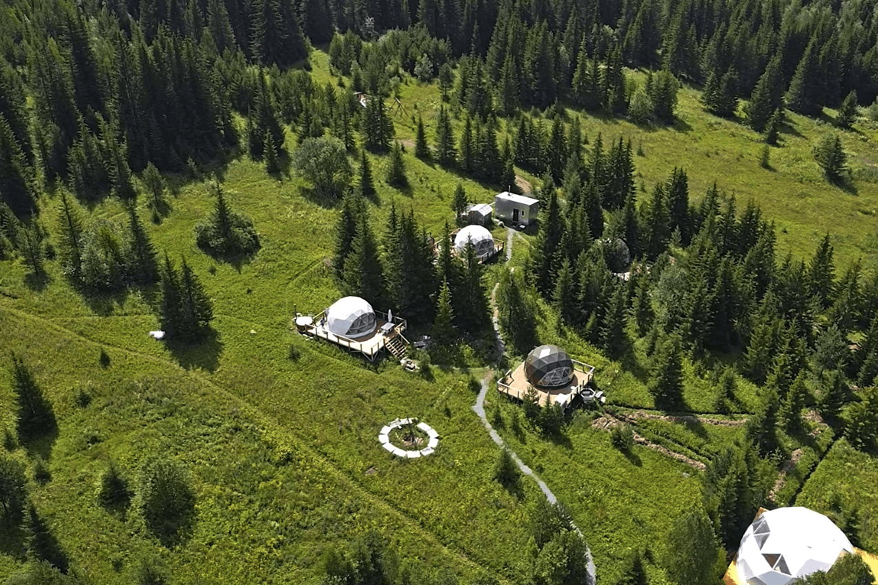 Панорамный вид на территорию комплекса.