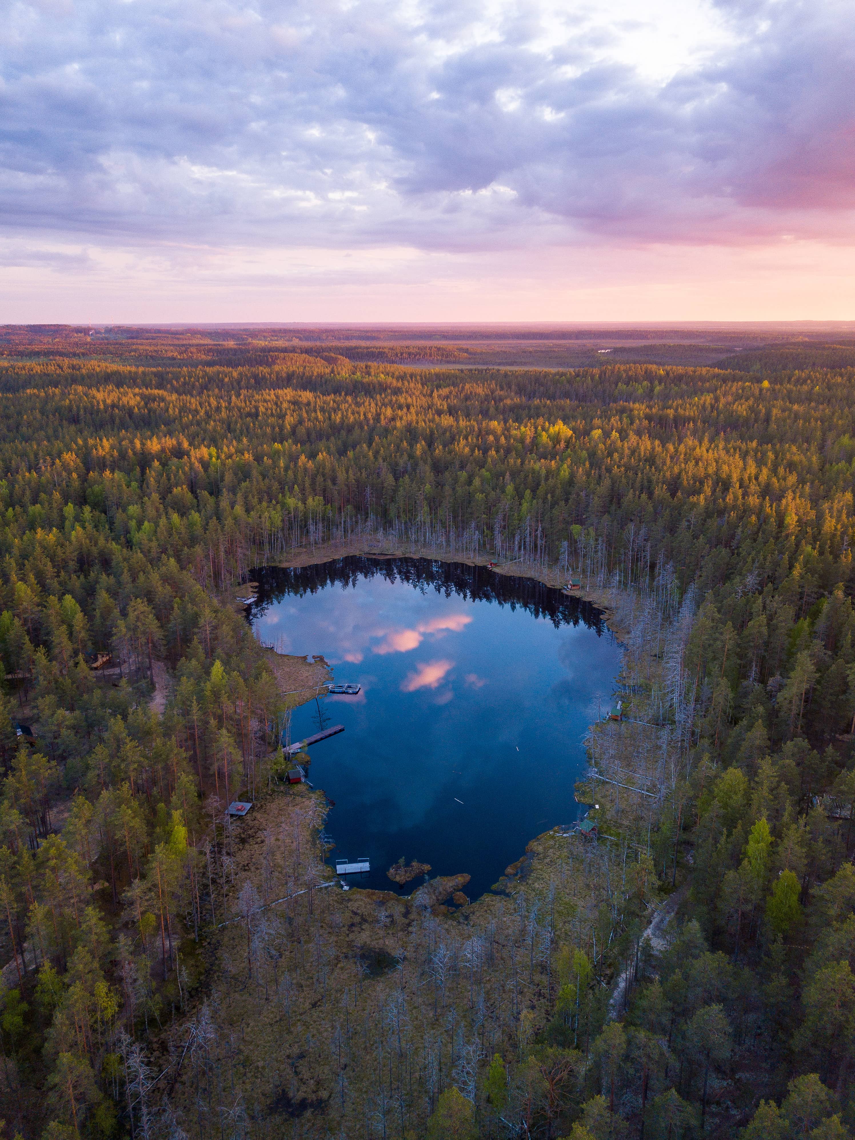 Панорамный вид на озеро.