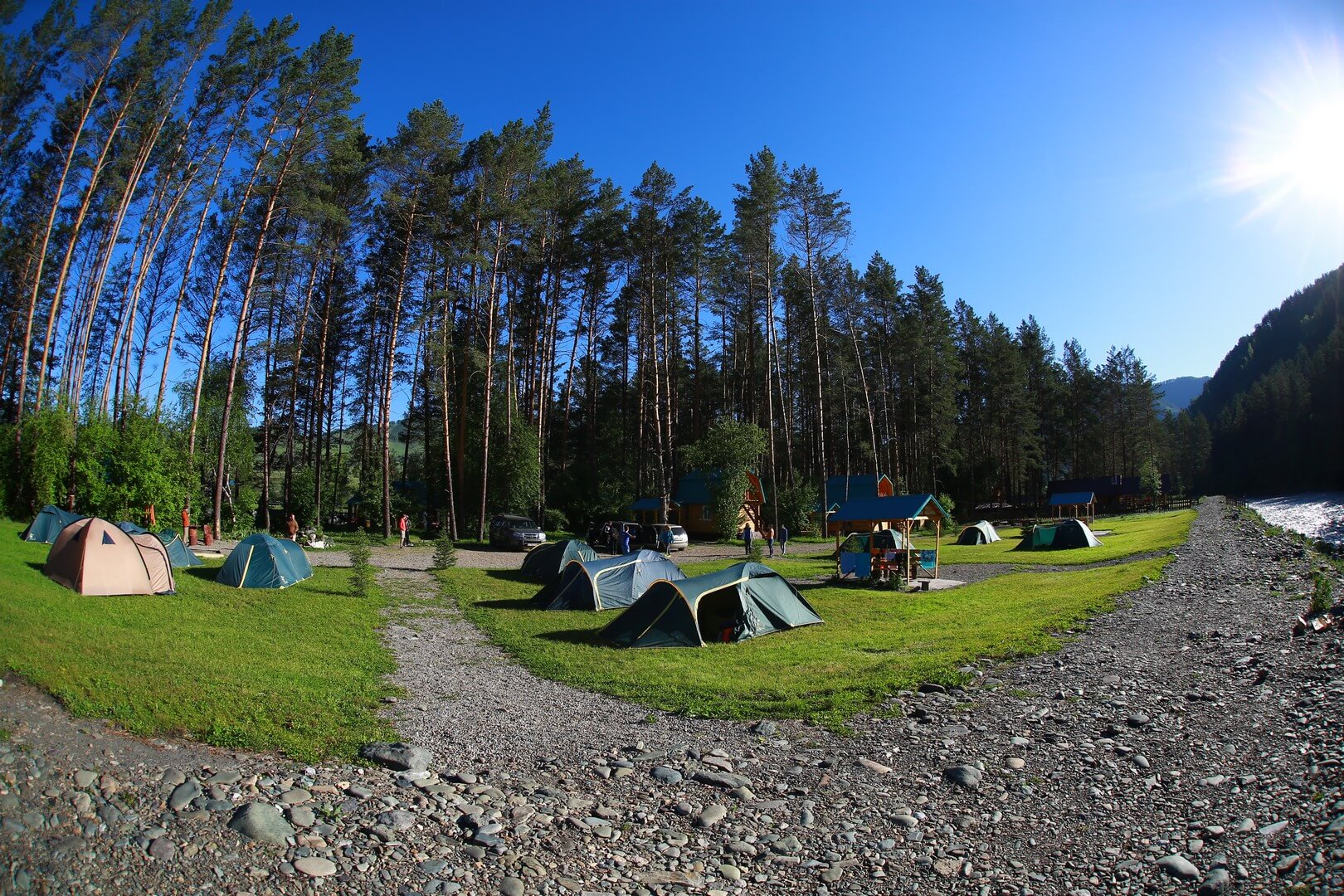 Кемпинг в горах Алтая.