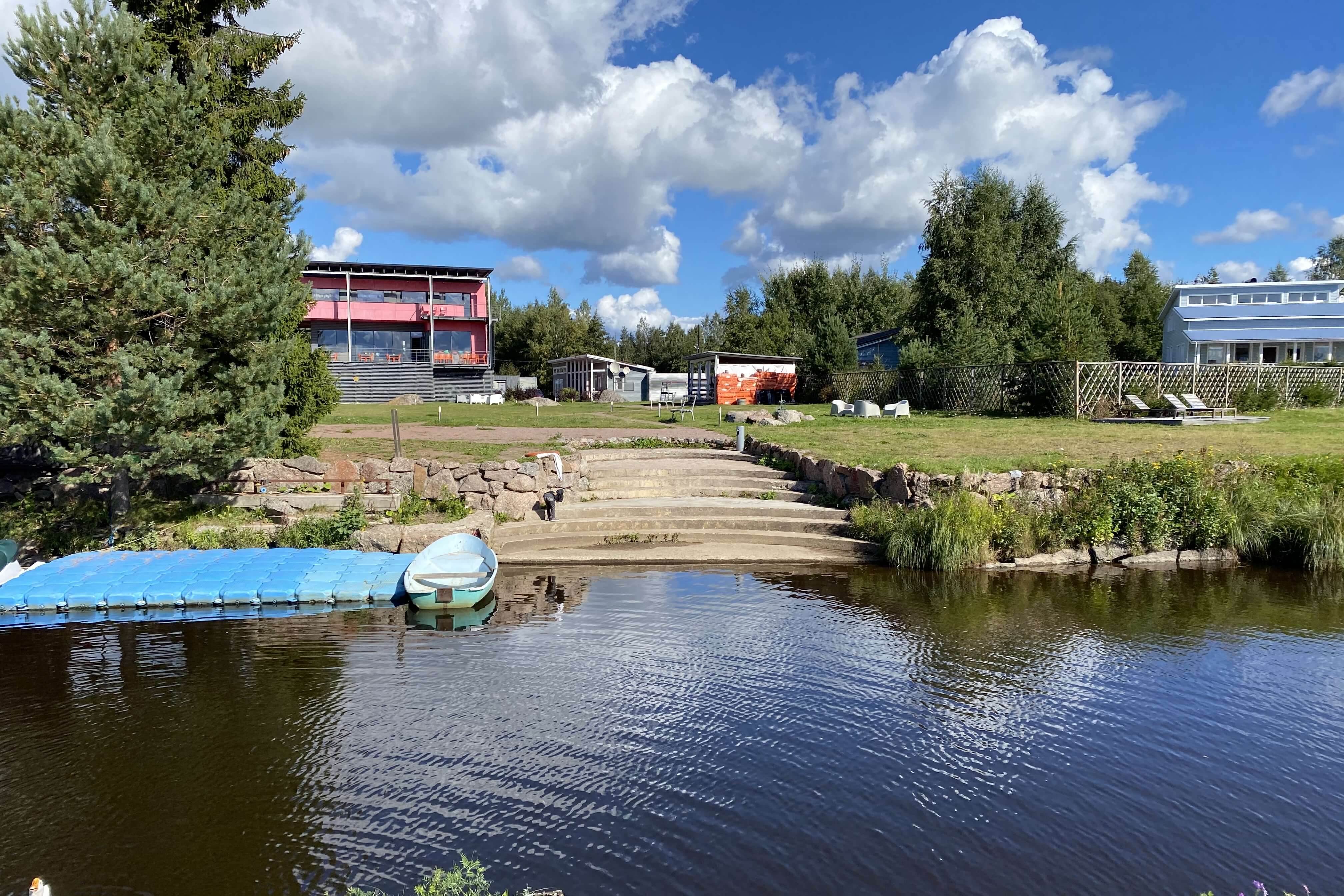 Берег, причал.