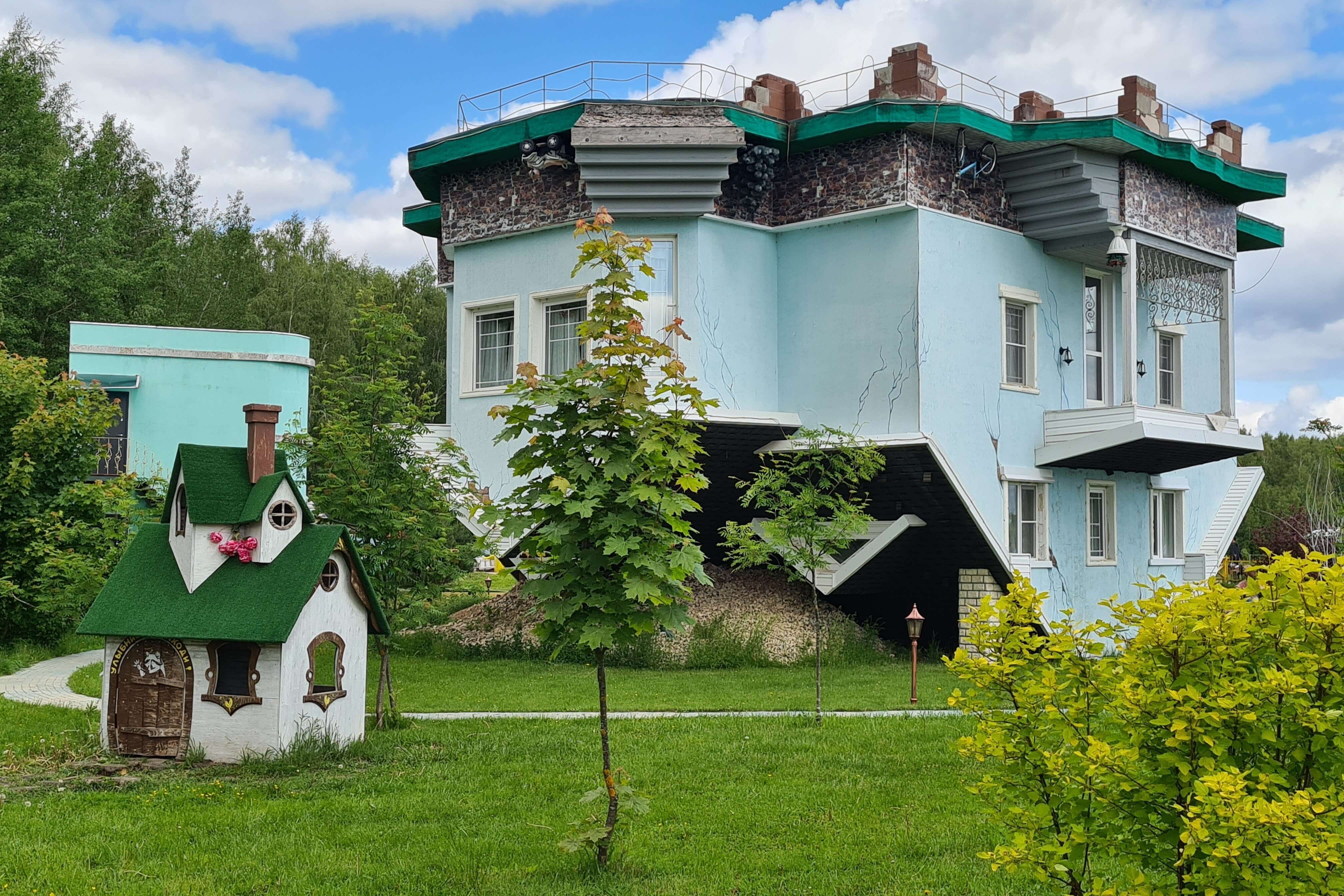 Перевернутый дом. Необычное место для отдыха.